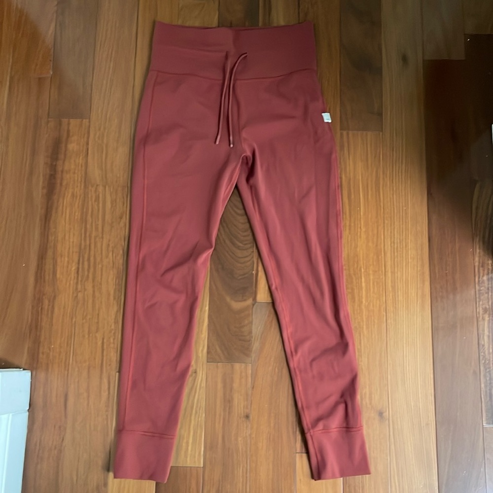 Vuori Daily Leggings Size M Burnt Orange